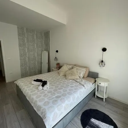 Forest Hill Apartment