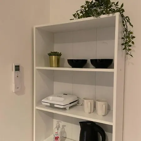 Forest Hill Apartment *