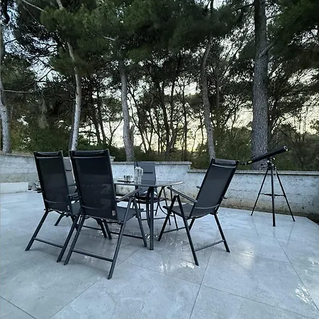 Forest Hill Apartment *